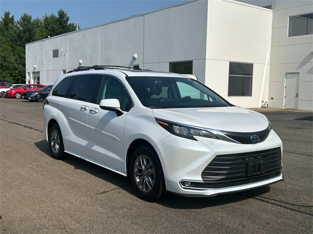 2024 Toyota Sienna XLE