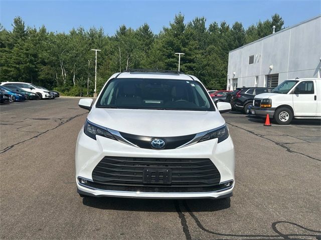 2024 Toyota Sienna XLE
