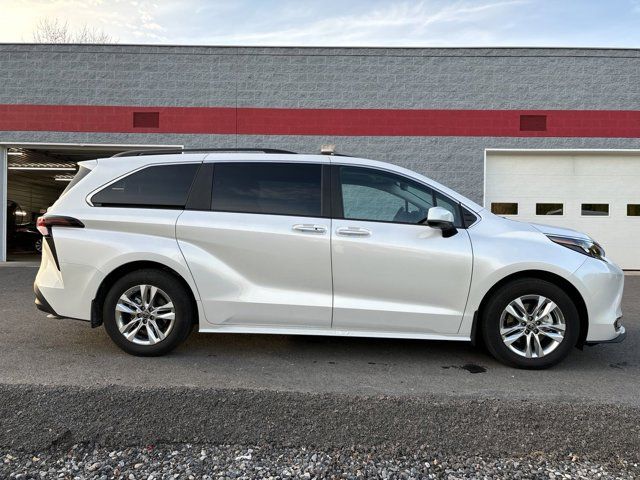 2024 Toyota Sienna XLE