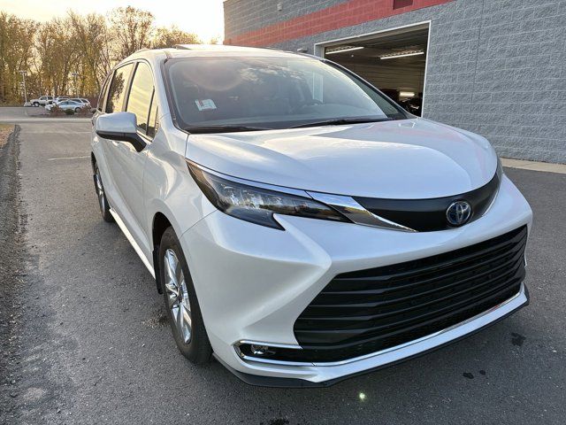 2024 Toyota Sienna XLE