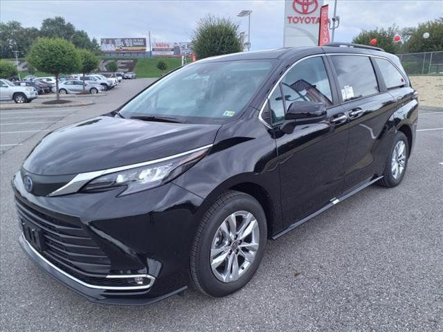 2024 Toyota Sienna XLE