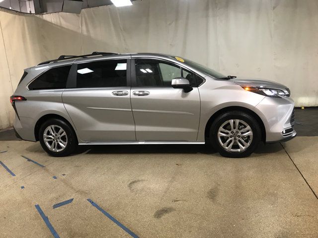 2024 Toyota Sienna XLE