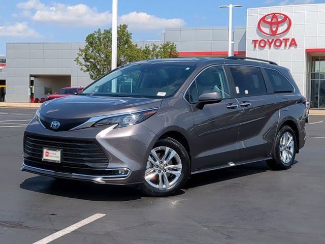 2024 Toyota Sienna XLE