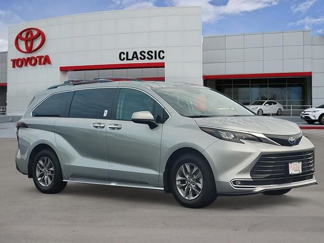 2024 Toyota Sienna XLE