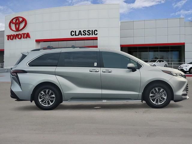 2024 Toyota Sienna XLE