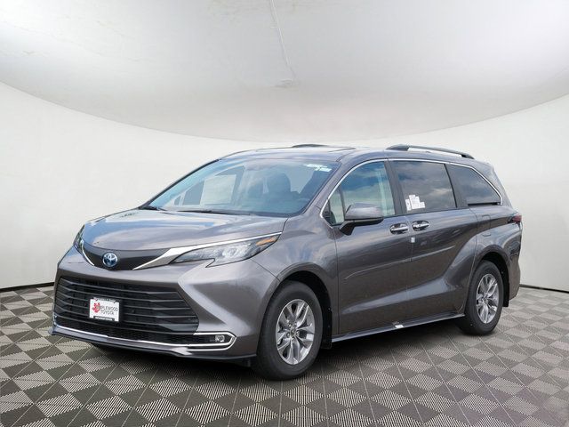 2024 Toyota Sienna XLE