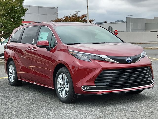 2024 Toyota Sienna XLE