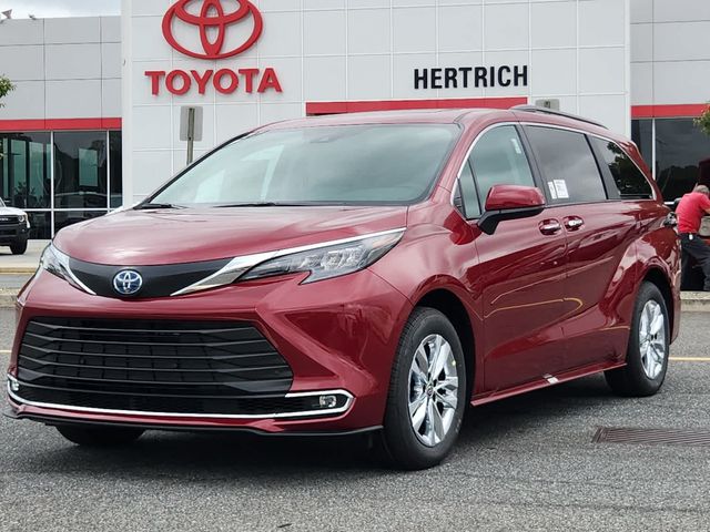 2024 Toyota Sienna XLE