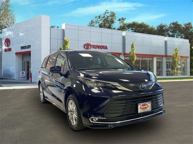 2024 Toyota Sienna XLE