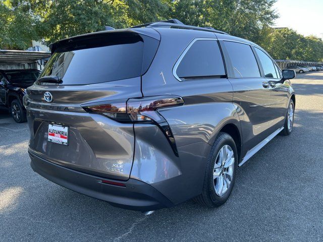 2024 Toyota Sienna XLE