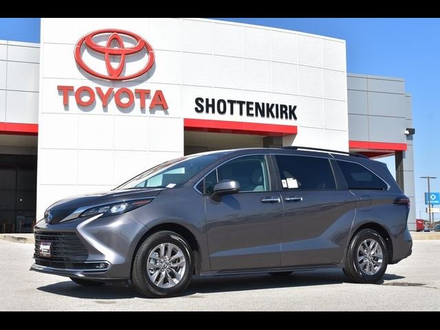 2024 Toyota Sienna XLE