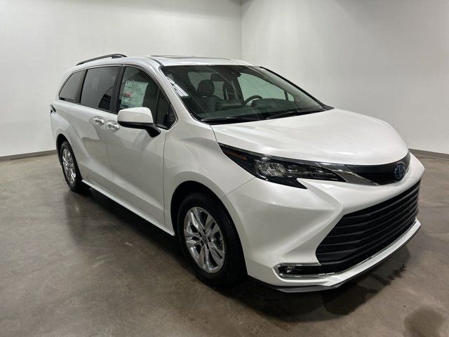 2024 Toyota Sienna XLE