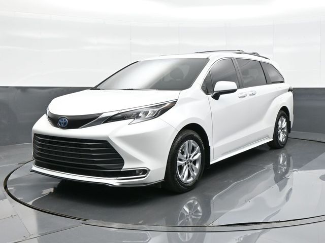 2024 Toyota Sienna XLE