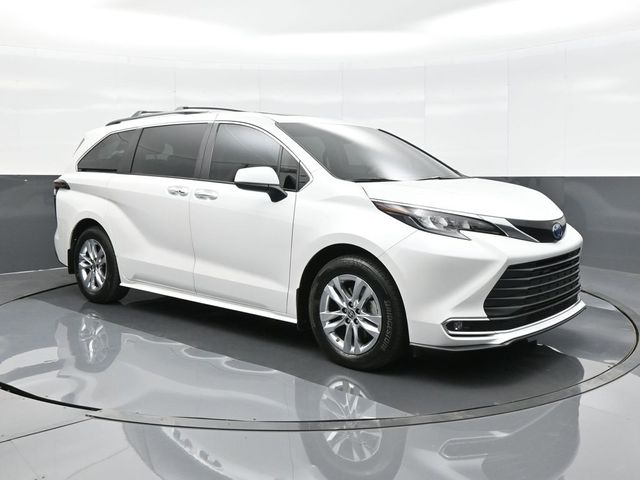 2024 Toyota Sienna XLE