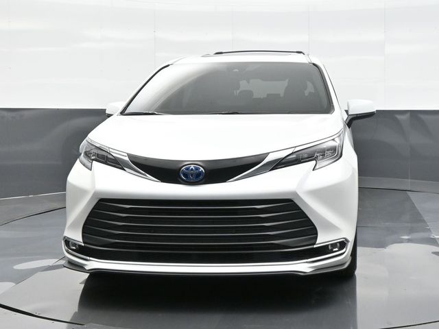 2024 Toyota Sienna XLE