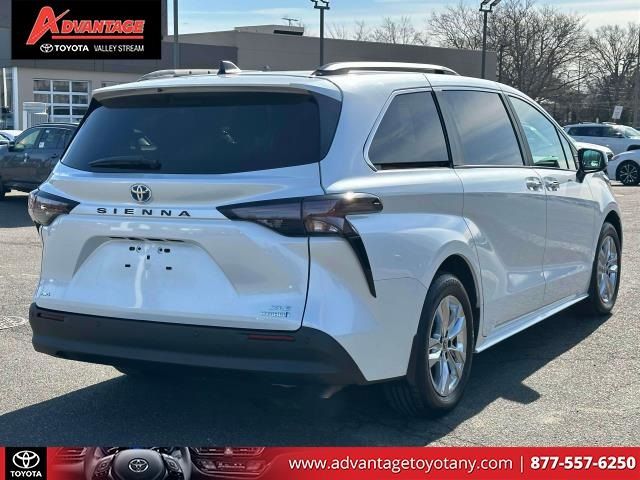 2024 Toyota Sienna XLE