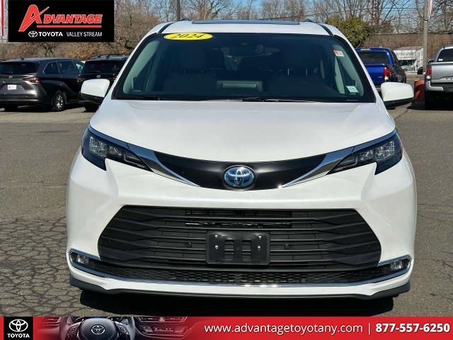 2024 Toyota Sienna XLE