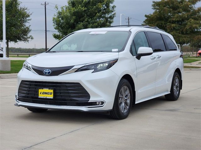 2024 Toyota Sienna XLE