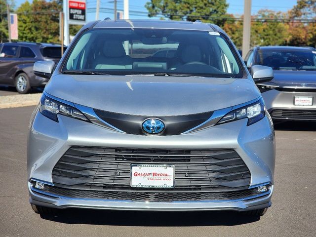 2024 Toyota Sienna XLE