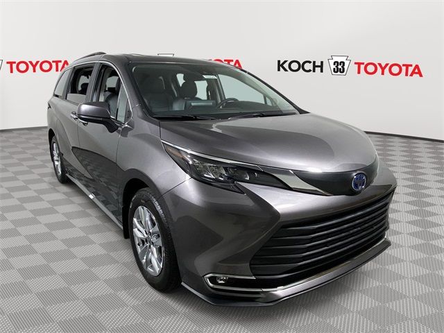 2024 Toyota Sienna XLE