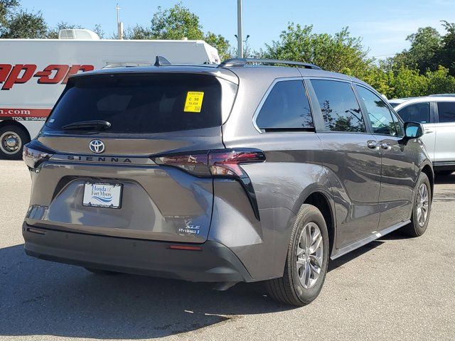 2024 Toyota Sienna XLE