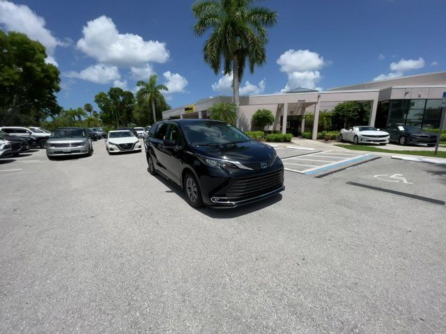 2024 Toyota Sienna XLE