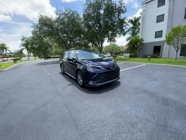 2024 Toyota Sienna XLE