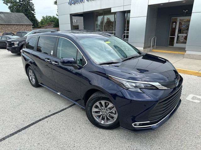 2024 Toyota Sienna XLE