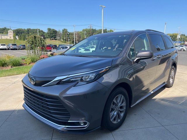 2024 Toyota Sienna XLE