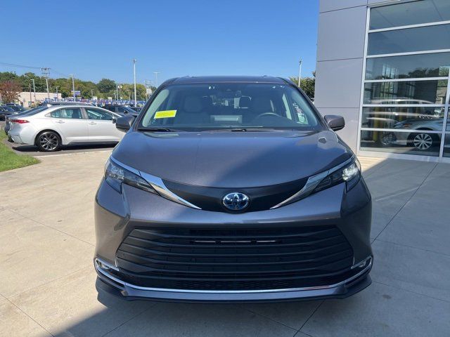 2024 Toyota Sienna XLE