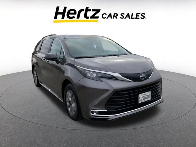 2024 Toyota Sienna XLE