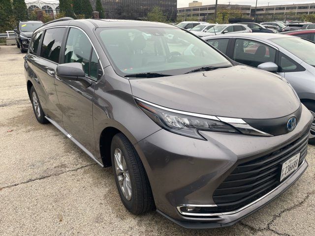 2024 Toyota Sienna XLE