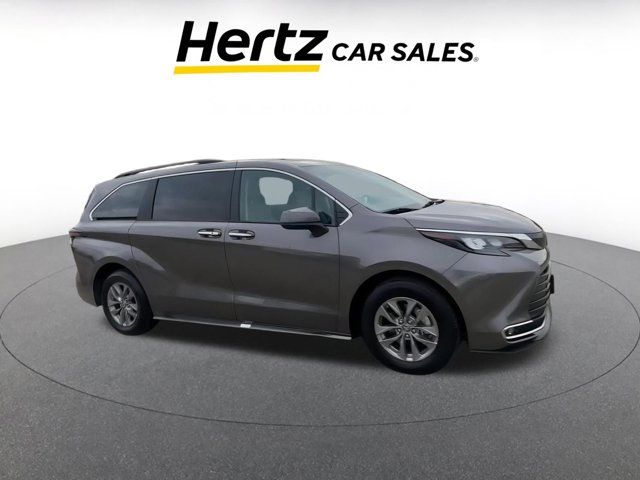 2024 Toyota Sienna XLE