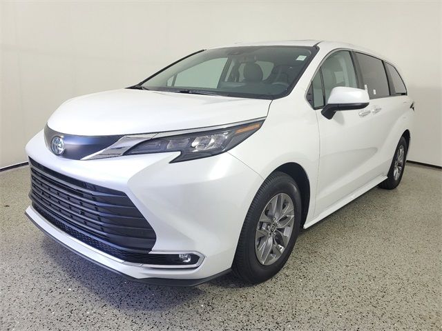 2024 Toyota Sienna XLE