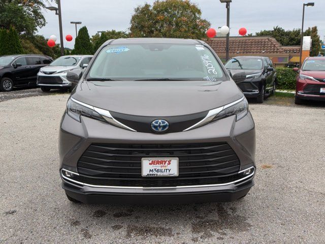 2024 Toyota Sienna XLE