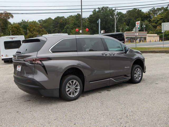 2024 Toyota Sienna XLE