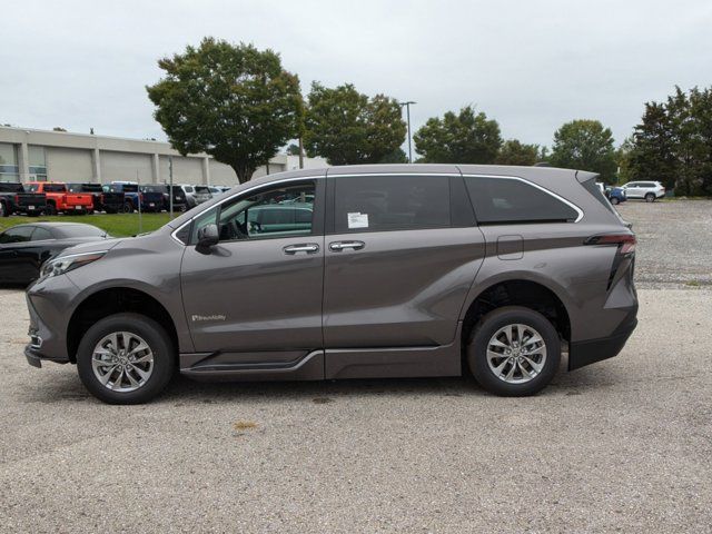 2024 Toyota Sienna XLE