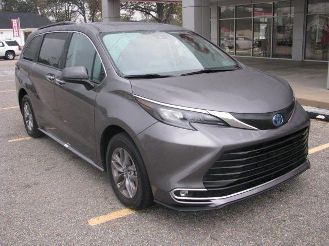 2024 Toyota Sienna XLE