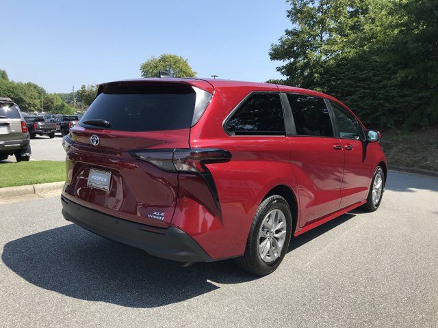 2024 Toyota Sienna XLE