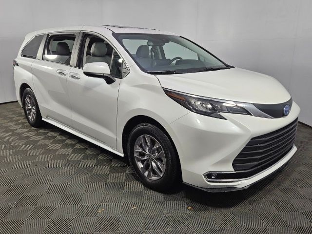 2024 Toyota Sienna XLE