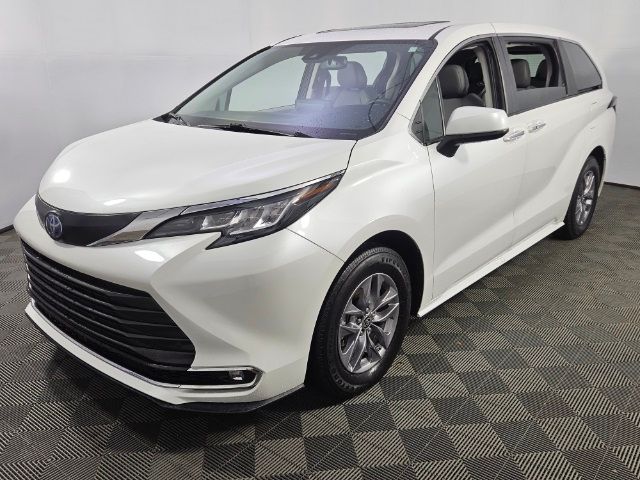 2024 Toyota Sienna XLE