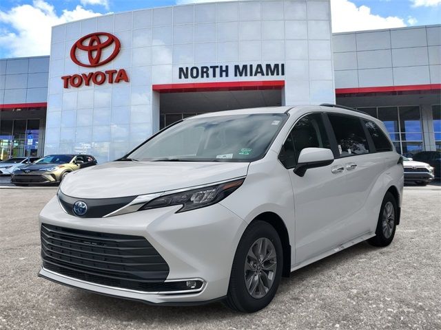 2024 Toyota Sienna XLE