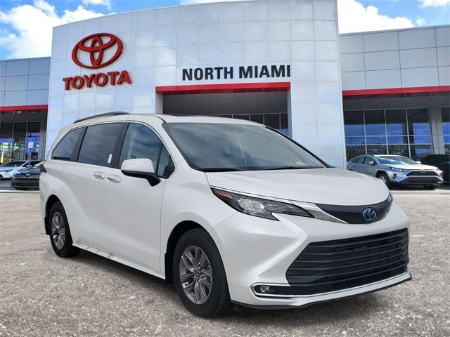 2024 Toyota Sienna XLE