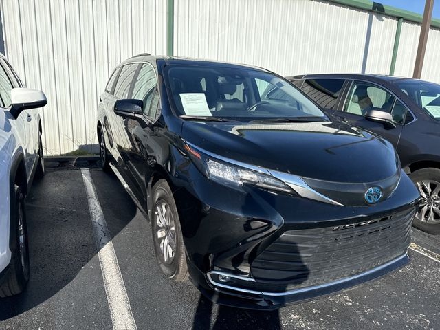 2024 Toyota Sienna XLE