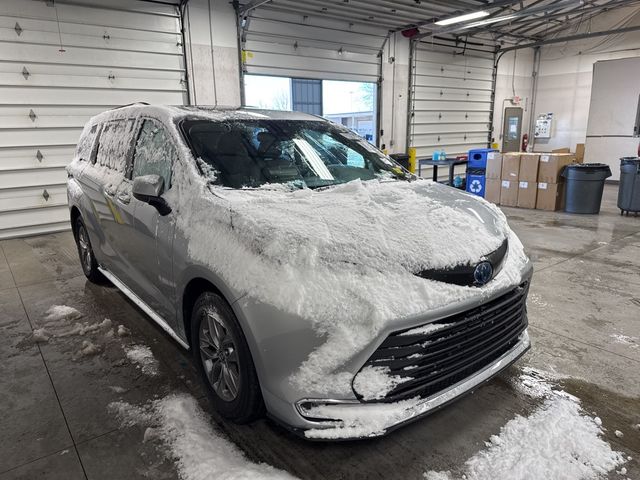 2024 Toyota Sienna XLE