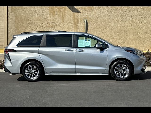 2024 Toyota Sienna XLE