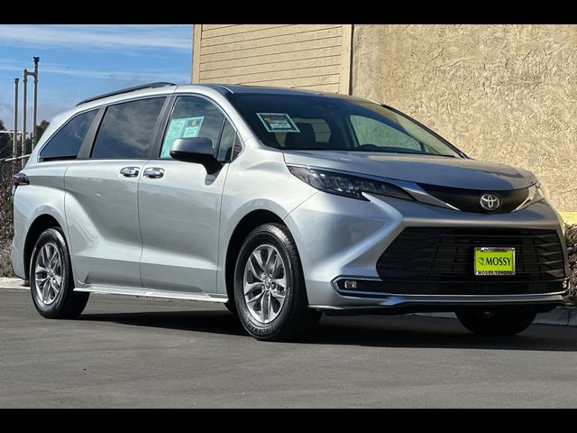 2024 Toyota Sienna XLE