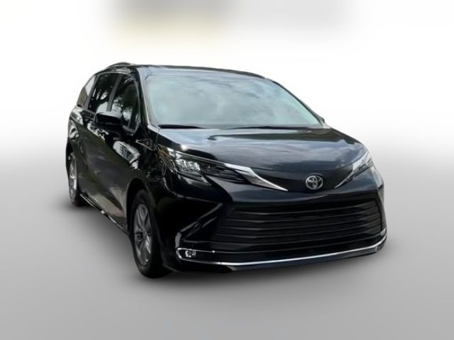 2024 Toyota Sienna XLE