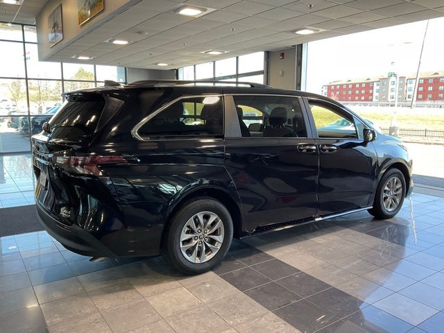 2024 Toyota Sienna XLE