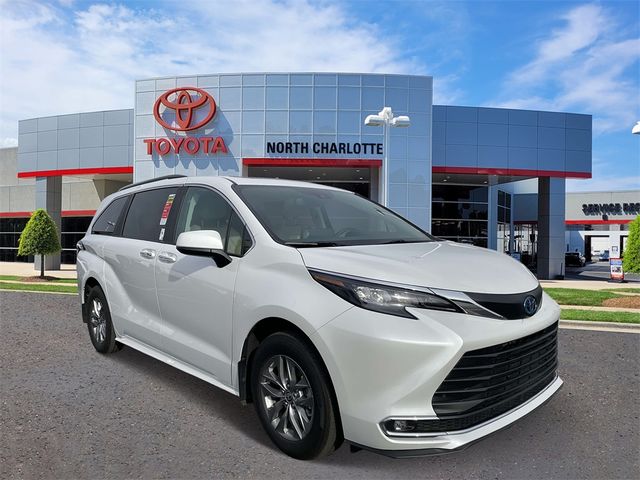 2024 Toyota Sienna XLE